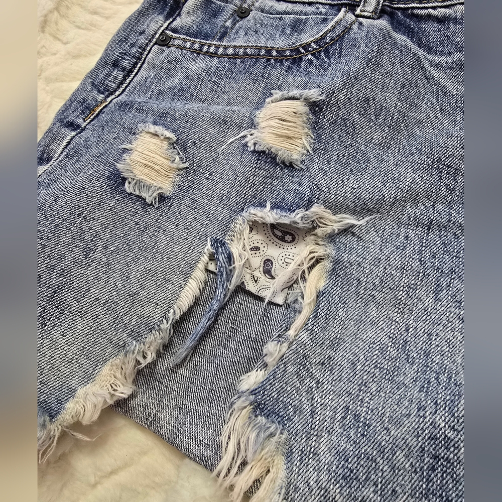 Distressed Blue Denim Women Ripped Shorts. Size 31 - Picture 6 of 8